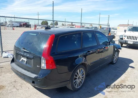 2010 Volvo V50 2.4I z USA, uszkodzony, nr VIN YV1382MW8A2526697